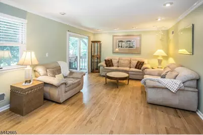 10 Brookstone Cir, Parsippany, NJ 07950 - Photo 9