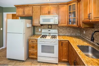 10 Brookstone Cir, Parsippany, NJ 07950 - Photo 5