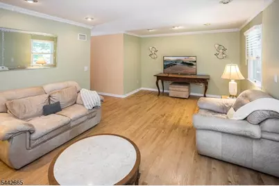 10 Brookstone Cir, Parsippany, NJ 07950 - Photo 11
