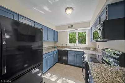 24 Pine Hollow Ct, Jefferson Township, NJ 07438 - Photo 11