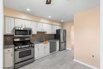624 Robin Rd, Hillsborough Township, NJ 08844 - Photo 3