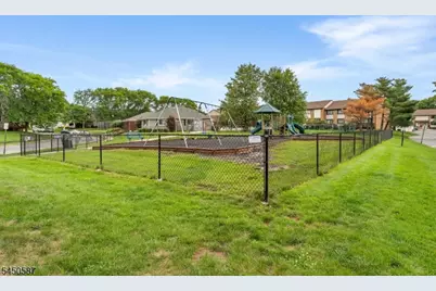 624 Robin Rd, Hillsborough Township, NJ 08844 - Photo 23