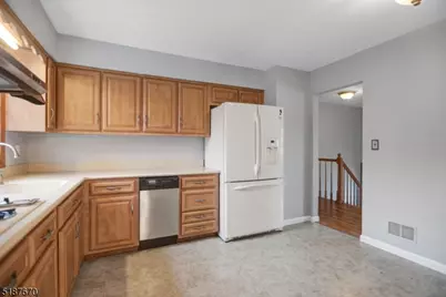 28 Bear Brook Ln, Livingston, NJ 07039 - Photo 7