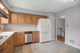 28 Bear Brook Ln, Livingston, NJ 07039 - Photo 7