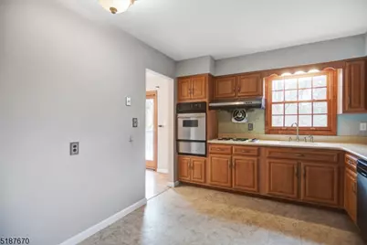 28 Bear Brook Ln, Livingston, NJ 07039 - Photo 9