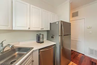 607 Brittany Dr, Wayne, NJ 07470 - Photo 5