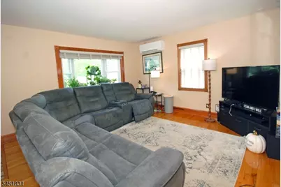 131 Weiss Ter, Raritan, NJ 08869 - Photo 5