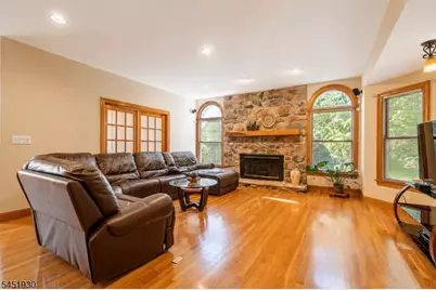 40 Newland Ct, Bridgewater, NJ 08807 - Photo 9