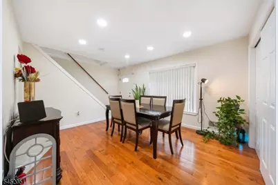 108 Independence Dr, Roselle, NJ 07203 - Photo 5