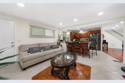 108 Independence Dr, Roselle, NJ 07203 - Photo 7