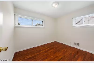 108 Independence Dr, Roselle, NJ 07203 - Photo 15