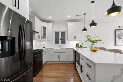 204 Bowers St, Jersey City, NJ 07307 - Photo 3