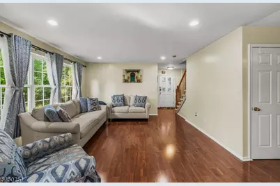 262 Retta Ct, Piscataway Township, NJ 08854 - Photo 3