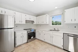 42 Shire Ct, Hillsborough Township, NJ 08844 - Photo 9