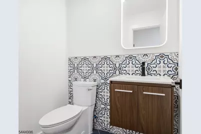 647 S 10th St, Newark, NJ 07108 - Photo 15