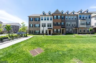 18 Cortland Ct, Livingston, NJ 07039 - Photo 33