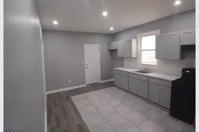 118 Seymour Ave, Newark, NJ 07108 - Photo 3