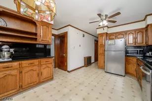 938 Ray Ave, Union Township, NJ 07083 - Photo 17