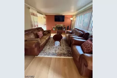 114 Sandra Dr, Totowa, NJ 07512 - Photo 9