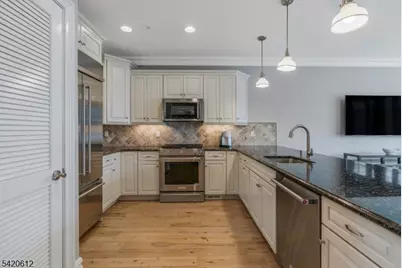 8 Schmidt Cir, Watchung, NJ 07069 - Photo 5