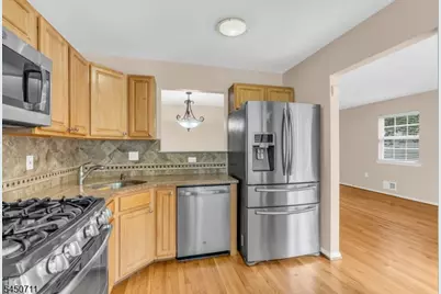 8 Edith Pl, Franklin Township, NJ 08873 - Photo 13