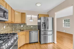 8 Edith Pl, Franklin Township, NJ 08873 - Photo 13