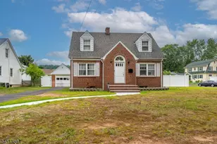 668 Greenbrook Rd, North Plainfield, NJ 07063 - Photo 1