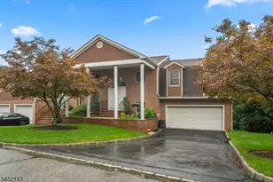 8 Beacon Hill Commons, Pompton Lakes, NJ 07442 - Photo 1