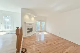 8 Beacon Hill Commons, Pompton Lakes, NJ 07442 - Photo 3