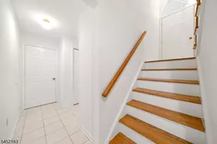 8 Beacon Hill Commons, Pompton Lakes, NJ 07442 - Photo 3