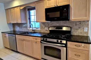 8 Beacon Hill Commons, Pompton Lakes, NJ 07442 - Photo 5