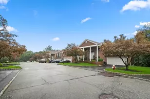 8 Beacon Hill Commons, Pompton Lakes, NJ 07442 - Photo 29