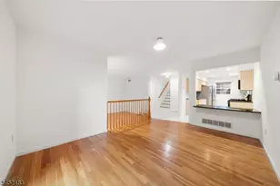 8 Beacon Hill Commons, Pompton Lakes, NJ 07442 - Photo 7