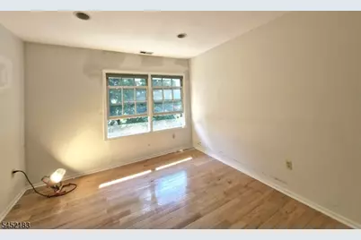 8 Beacon Hill Commons #8, Pompton Lakes, NJ 07442 - Photo 5