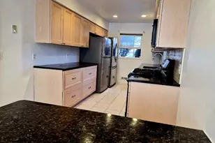 8 Beacon Hill Commons, Pompton Lakes, NJ 07442 - Photo 7