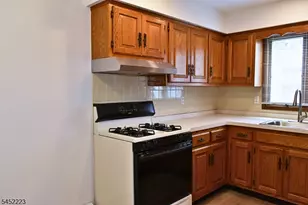 28 Elmhurst St, Elmwood Park, NJ 07407 - Photo 9