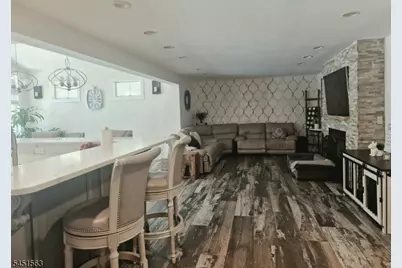 196 Hawthorne Dr, Clark Township, NJ 07066 - Photo 3