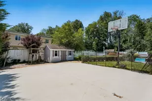 196 Hawthorne Dr, Clark Township, NJ 07066 - Photo 29