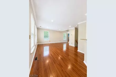 116 Wallace Ct, Green Brook Township, NJ 08812 - Photo 5