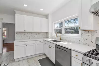1320 Liberty Ave, Union Township, NJ 07083 - Photo 9