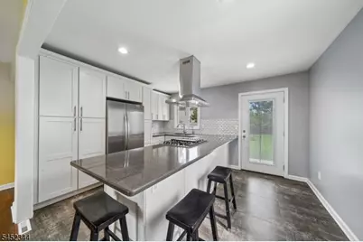 23 W Henry Pl, Woodbridge Township, NJ 08830 - Photo 9