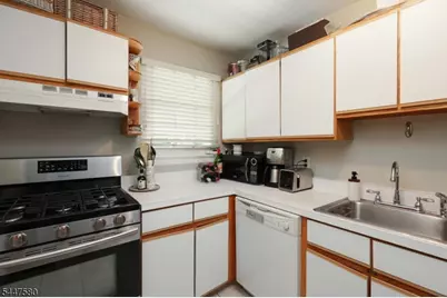 46 F Parkway Village, Cranford Township, NJ 07016 - Photo 13