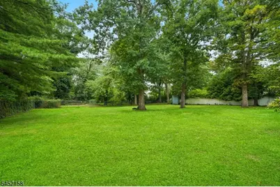 69 N Hillside Ave, Livingston, NJ 07039 - Photo 31