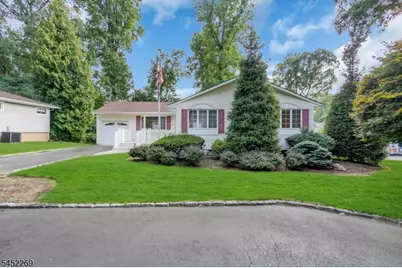 9 Belaire Dr, Roseland, NJ 07068 - Photo 5