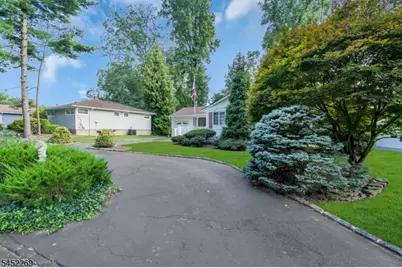 9 Belaire Dr, Roseland, NJ 07068 - Photo 7