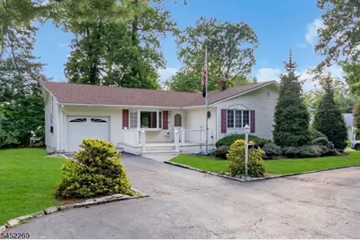 9 Belaire Dr, Roseland, NJ 07068 - Photo 3