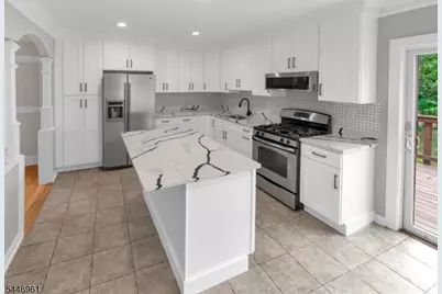521 E Blancke St, Linden, NJ 07036 - Photo 9
