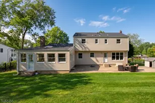 8 Cedar Ln, Roseland, NJ 07068 - Photo 3
