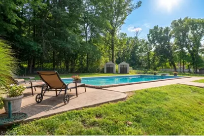 8 Cedar Ln, Roseland, NJ 07068 - Photo 5