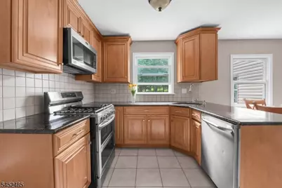 8 Cedar Ln, Roseland, NJ 07068 - Photo 13